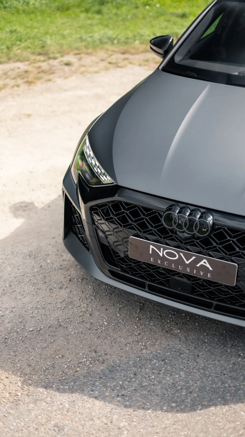 Audi RS 3 mat zilver, voorkant met Nova-kenteken